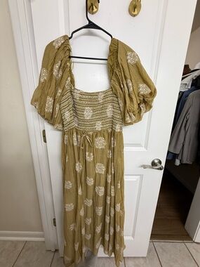 aureum Boho Puff-Sleeve Maxi Dress in green with White Motif